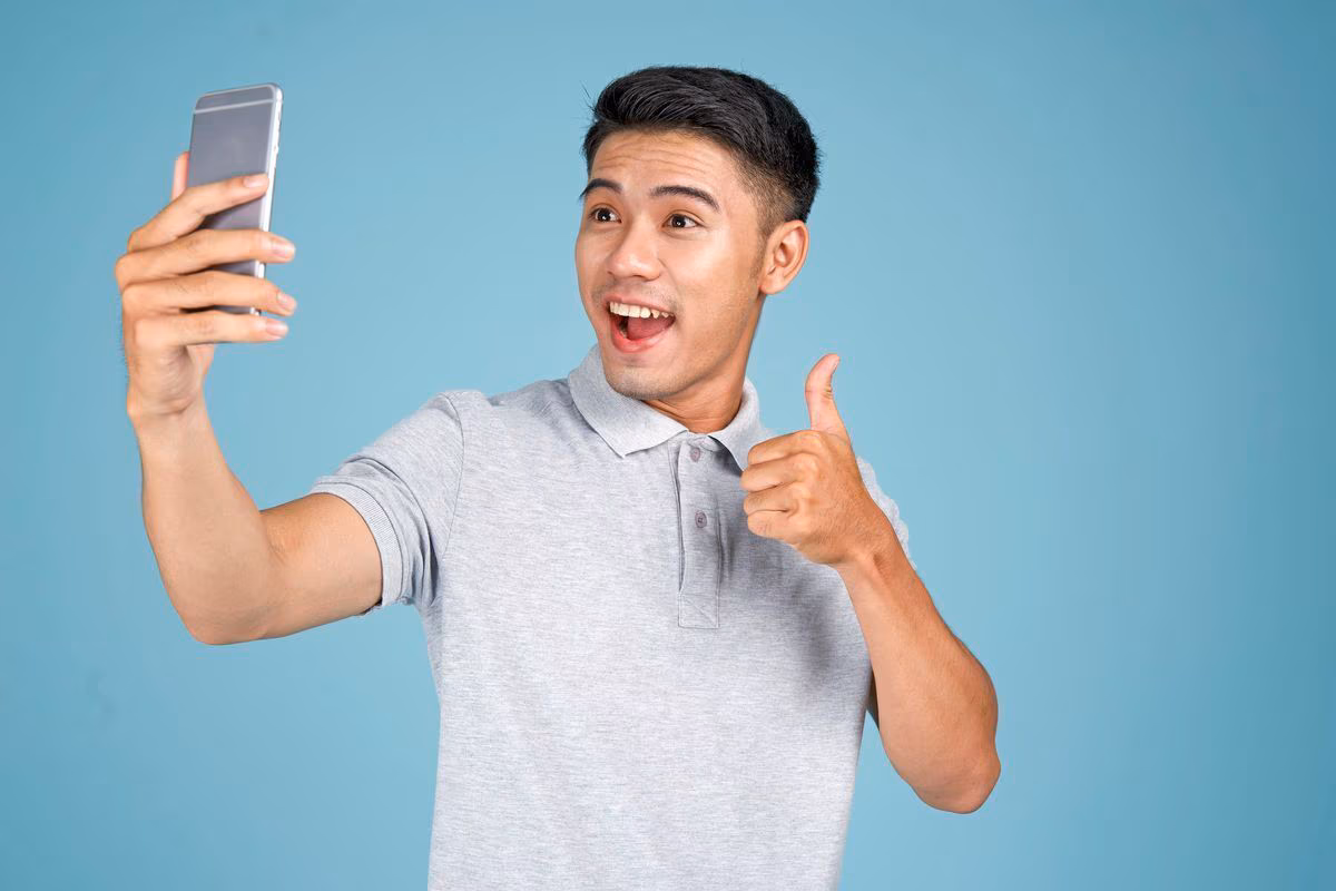 men taking a selfie photo